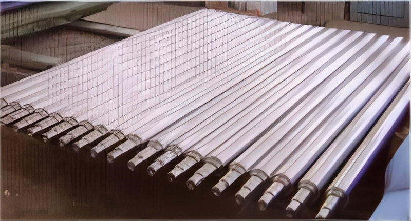 Roll and straightening roll series